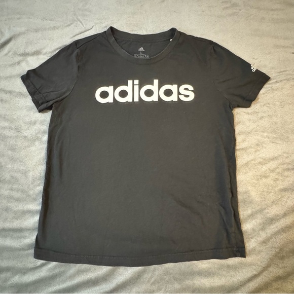 Adidas Men's Black T-Shirt

#1092 - Picture 1 of 6